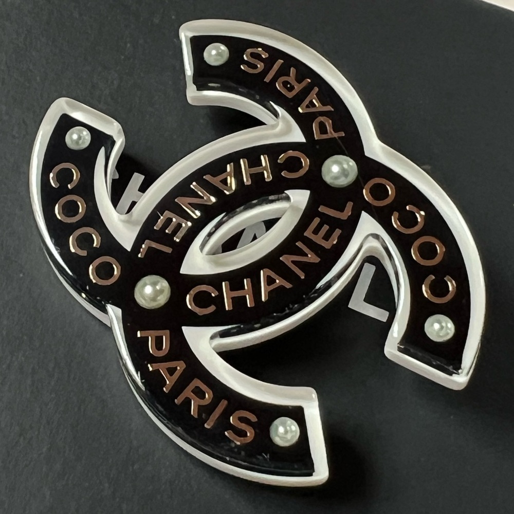 Authentic Chanel brooch 💕 - Picture 5 of 15